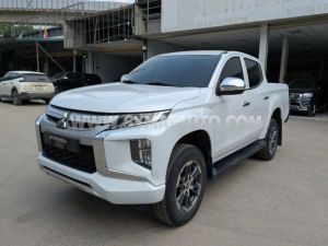 Xe Mitsubishi Triton 4x2 AT Mivec 2022
