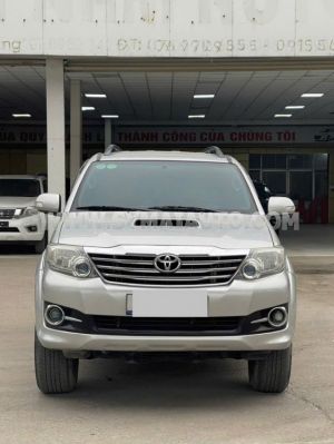 Xe Toyota Fortuner 2.5G 2015